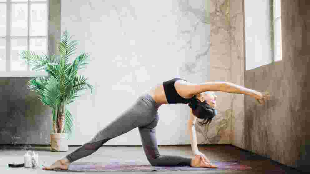 Yoga for weight loss : 10 positions to burn maximum calories