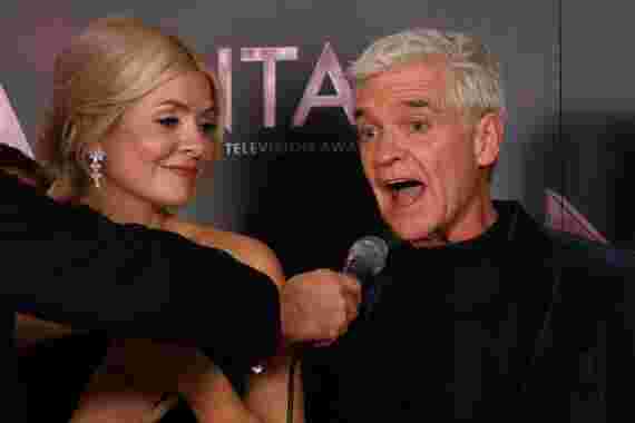 This Morning's Holly Willoughby apologizes to Phillip Schofield after on-air row